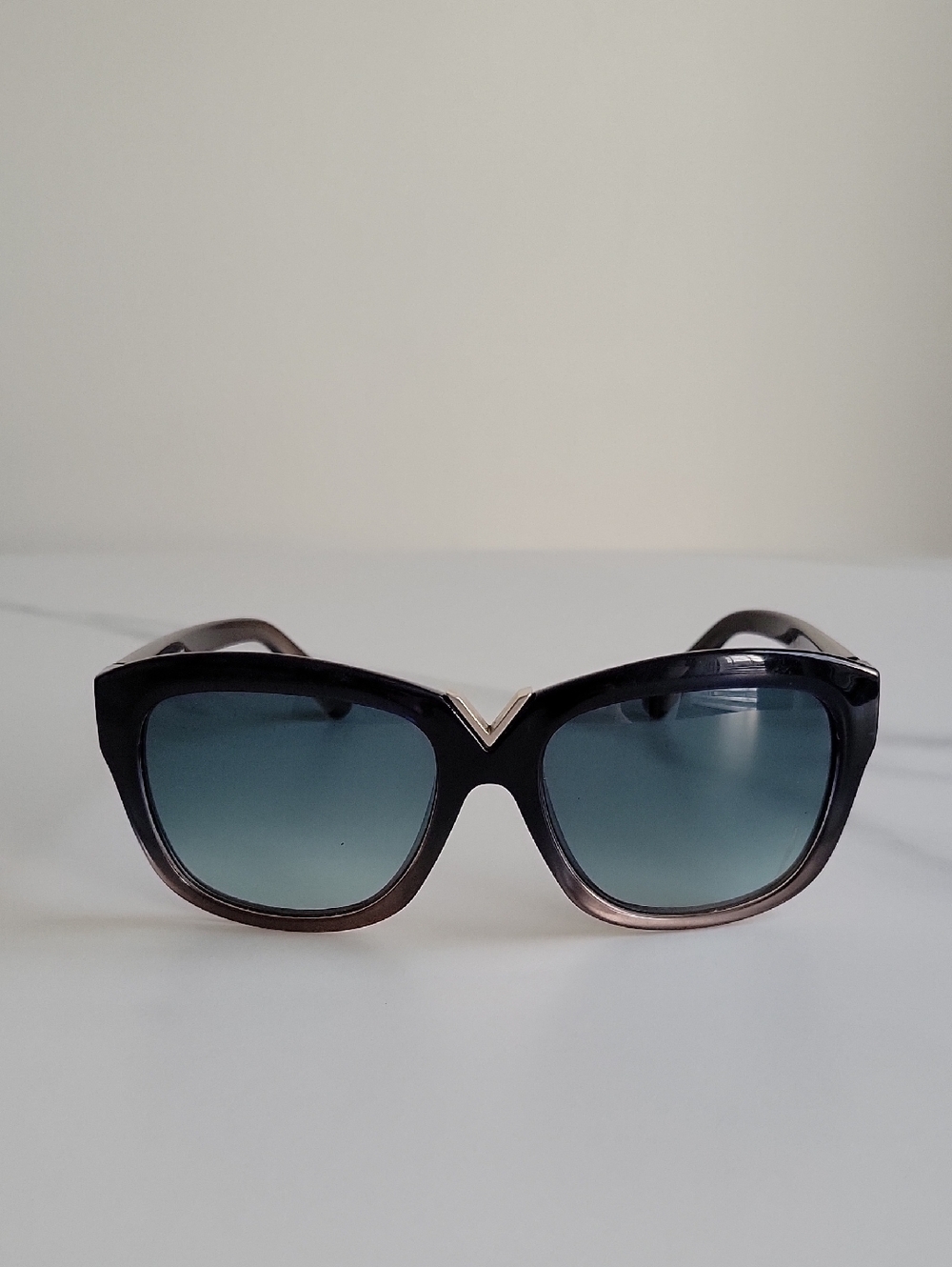 Valentino V664S Sunglasses